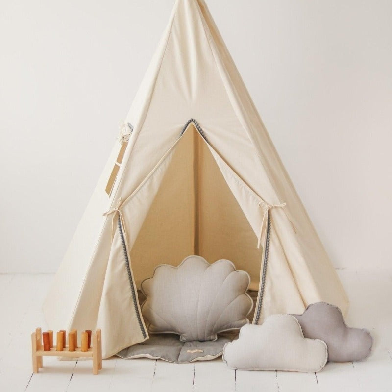 Ensemble-Tipi-avec-Pompons-Gris-Tapis