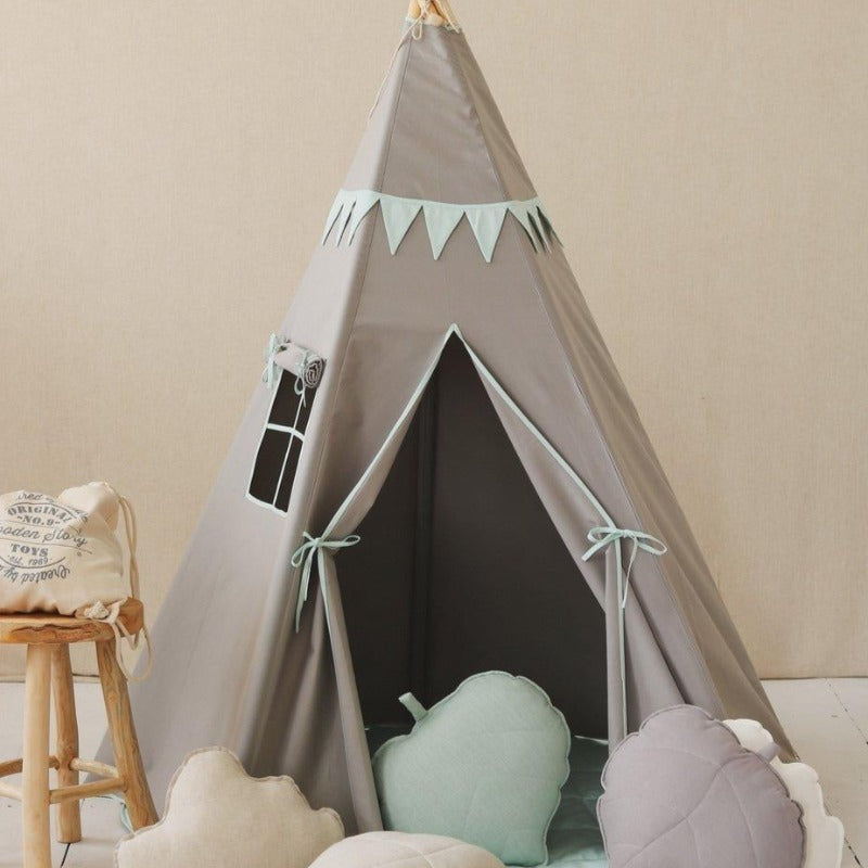 Tente-tipi-Menthe-Amour-avec-guirlande