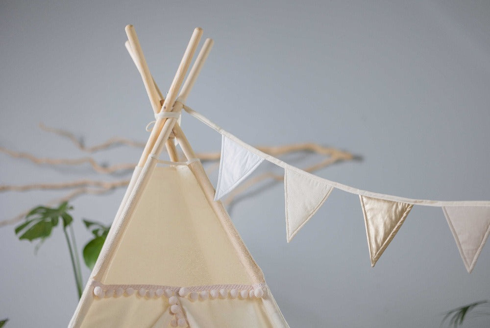 guirlande-Tipi-avec-Tapis-decoration-enfant