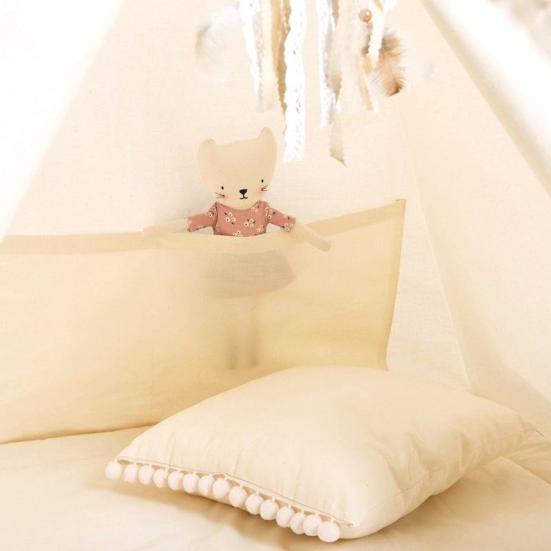 interieur-Tipi-avec-Tapis-enfant