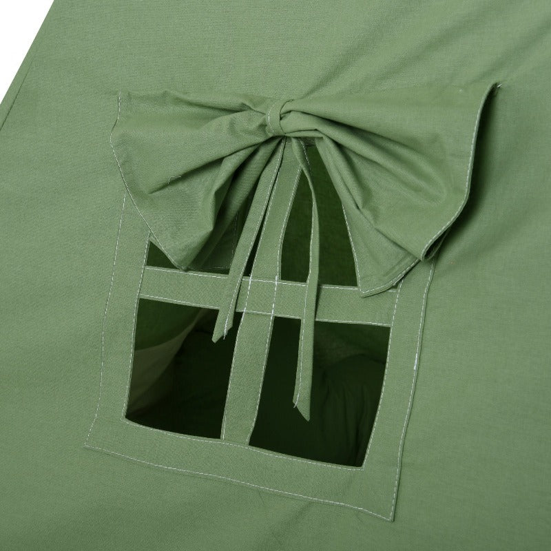 tipi-indien-enfant-vert-fenetre