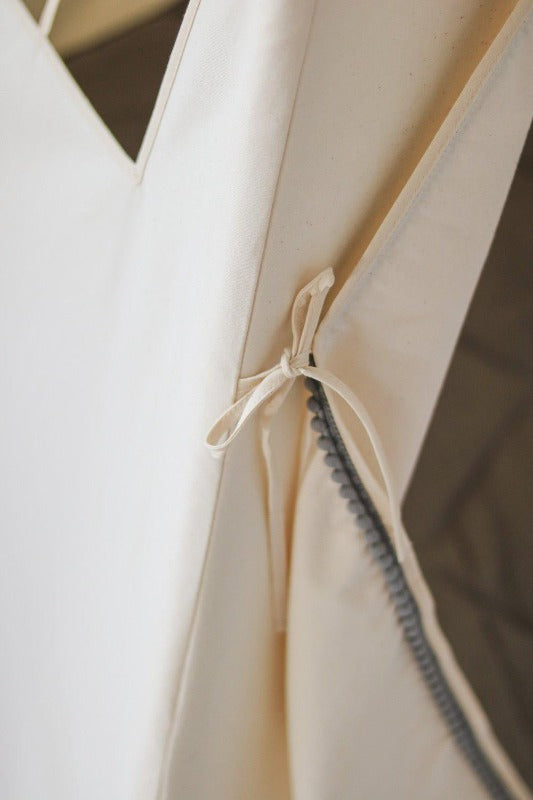 Tente-Tipi-Gris-avec-Pompons-noeud-attache