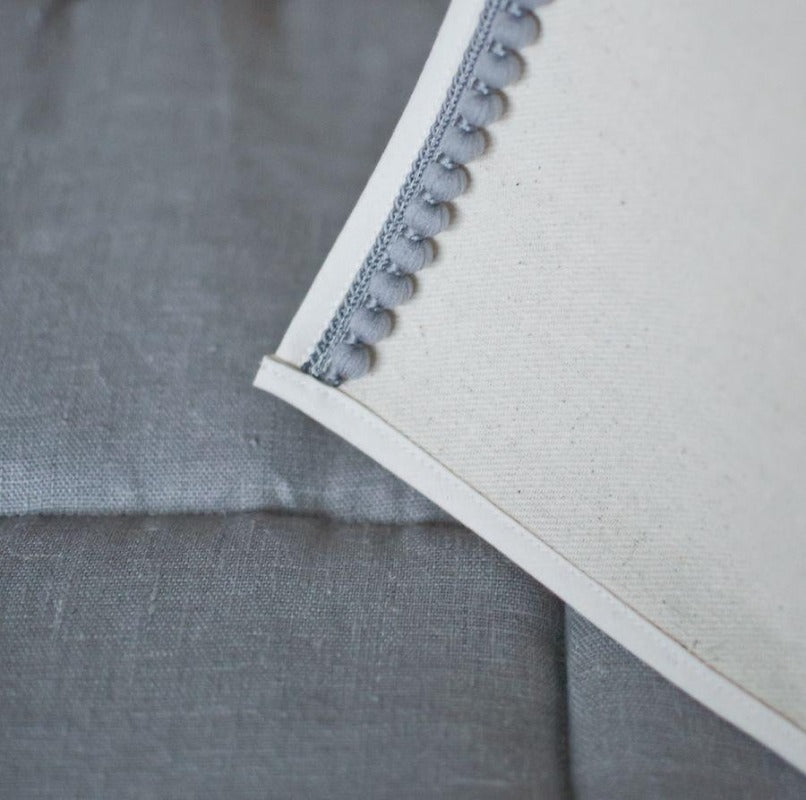 Tente-Tipi-Gris-avec-Pompons-couleur-gris