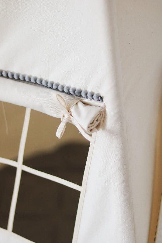Tente-Tipi-Gris-avec-Pompons-fenetre
