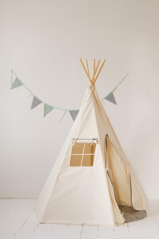 Tente-Tipi-Gris-avec-Pompons-chambre-enfant