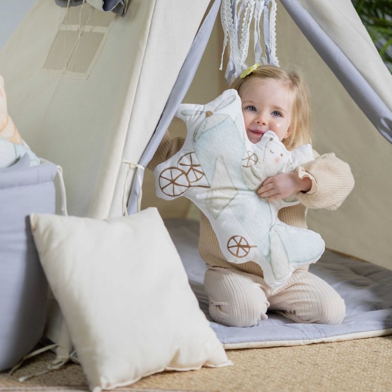 enfant-jouant-dans-tipi-interieur-chambre
