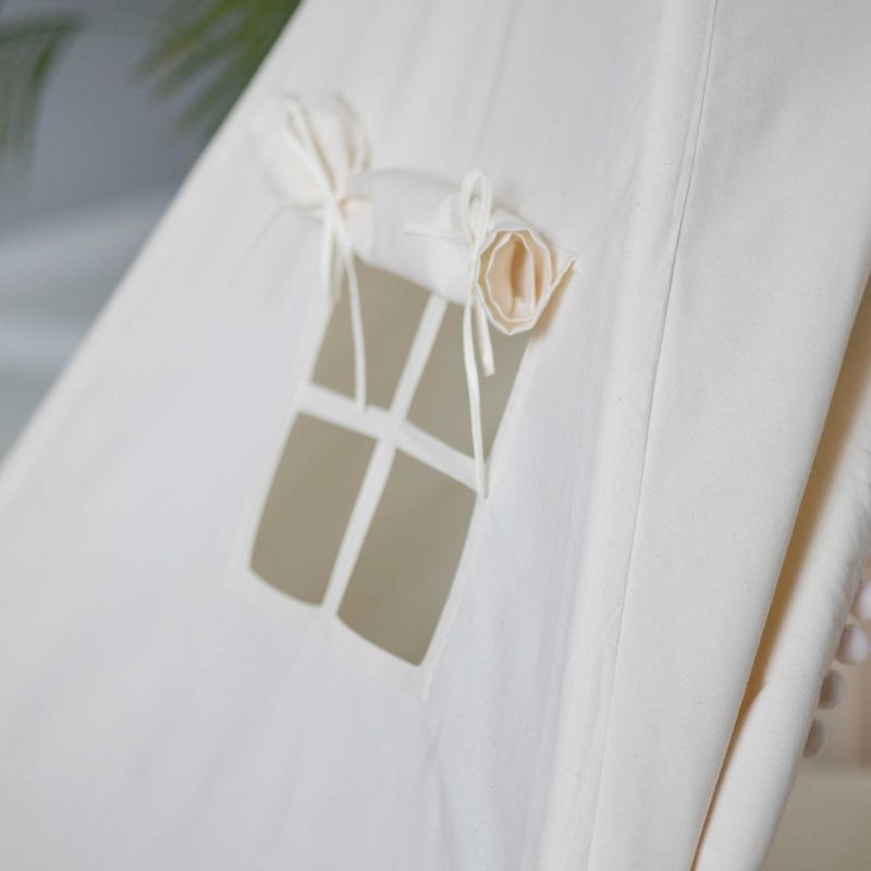 fenetre-Tipi-Enfant-Pompons-beige