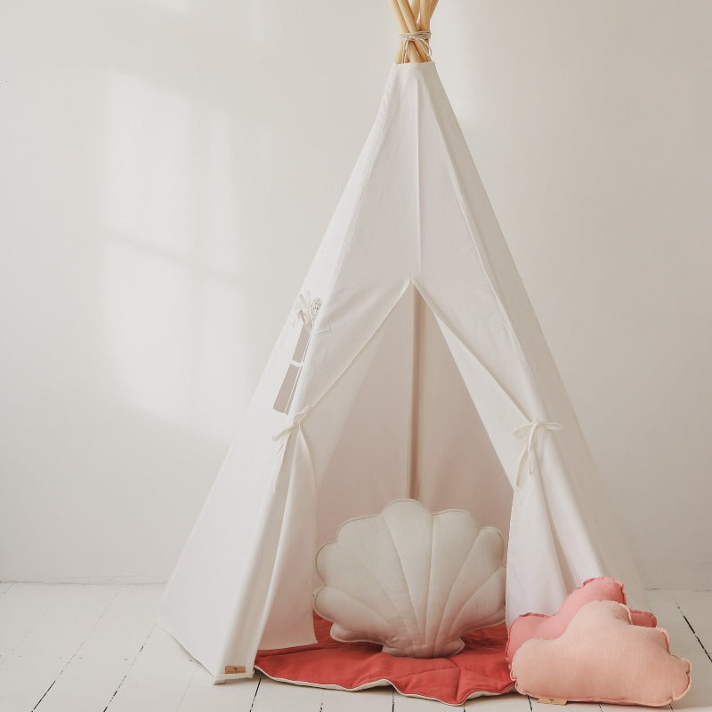 tipi-blanc-neige-avec-tapis-sol